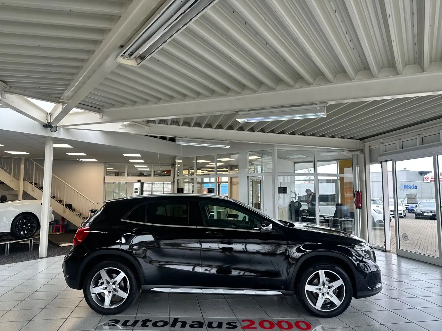 Mercedes-Benz GLA 200 AMG Line BI-XENON/NAVI/CAM/AHK - 2