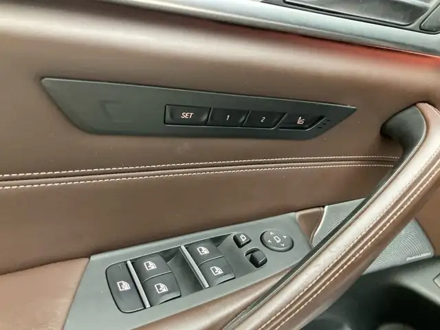 BMW M550 i xDrive Limousine G30 N63 Ansicht 15