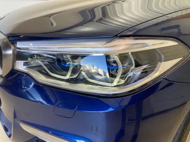 BMW M550 i xDrive Limousine G30 N63 Ansicht 12