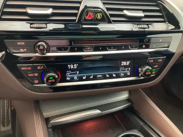 BMW M550 i xDrive Limousine G30 N63 Ansicht 14