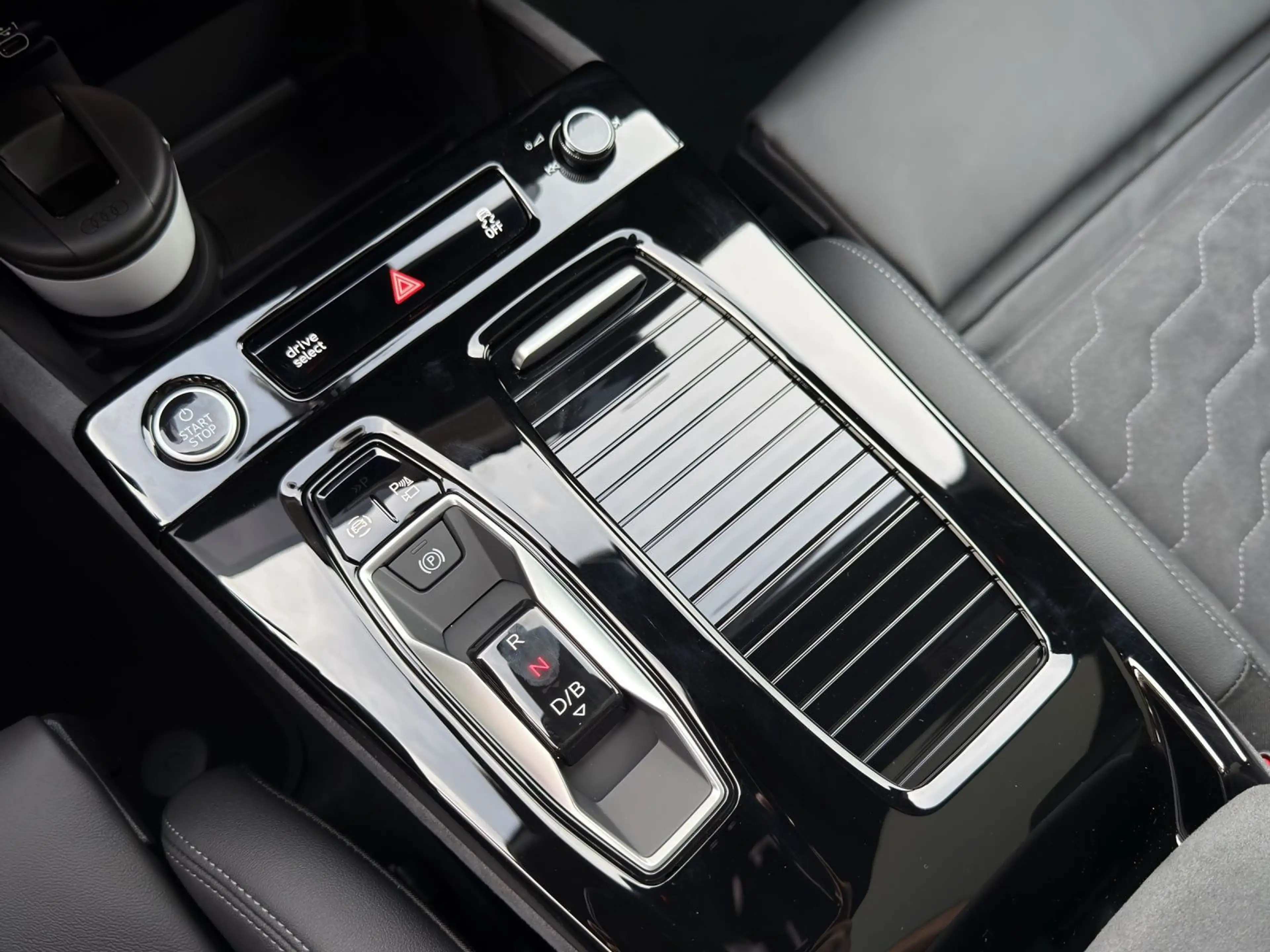Audi A6 e-tron 2x S LINE PANO BuO PRIVACY HuD — photo 11