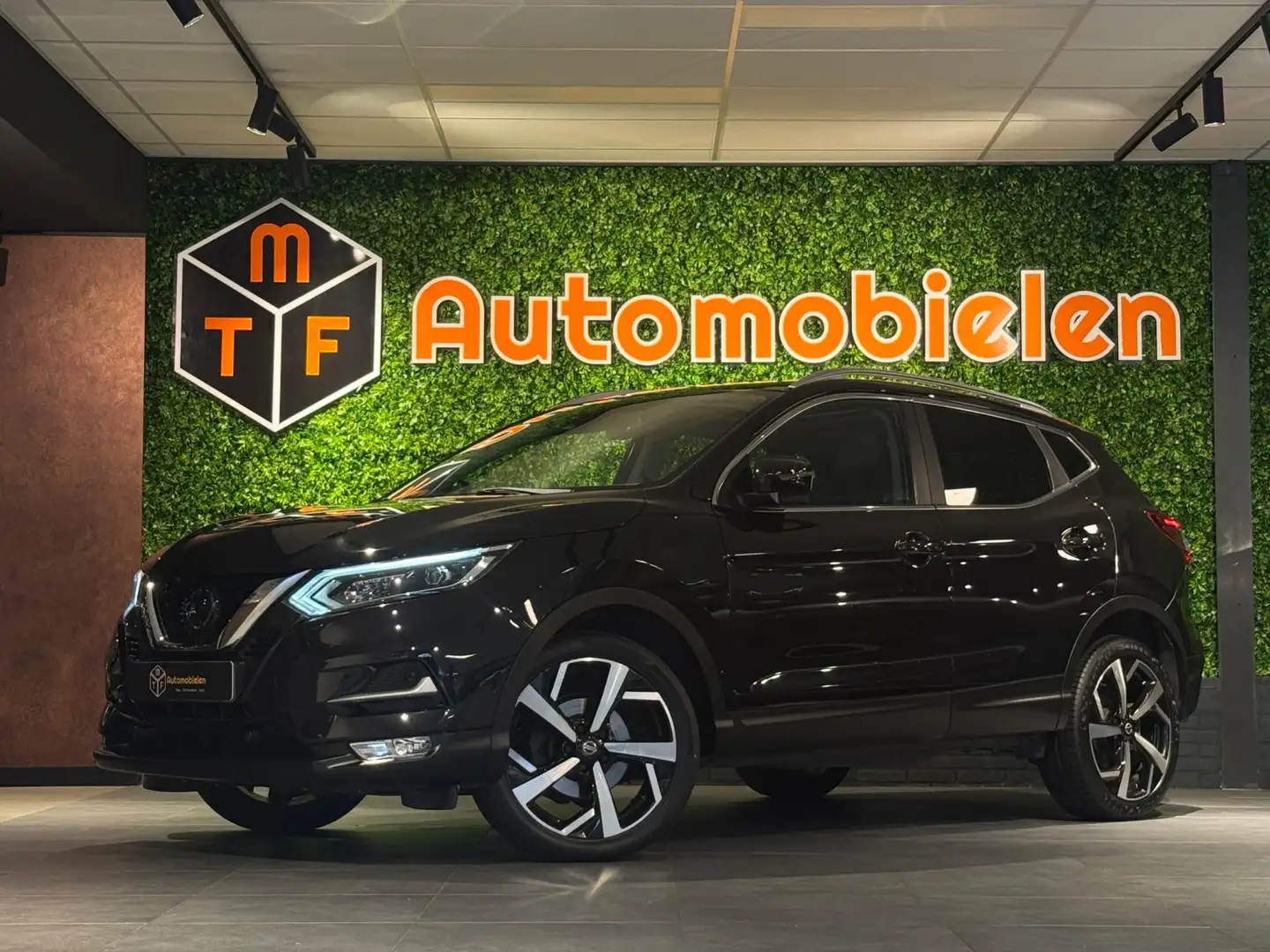 Nissan Qashqai 1.2 DIG-T Tekna |360CAMERA|PANO|NAVI|LANEASS|BOMVO Schwarz - 1