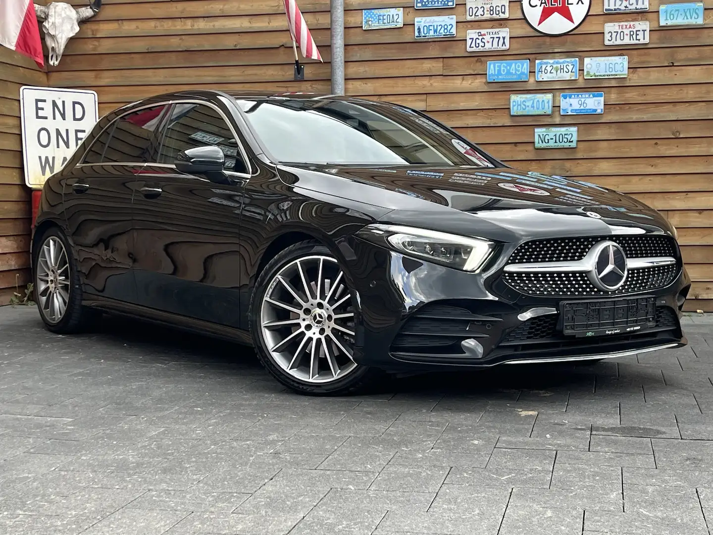 Mercedes-Benz A 250 AMG Line Pano Navi Kamera Schwarz - 2
