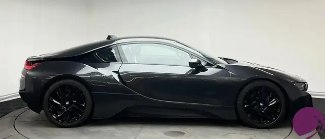 BMW I8 view 4