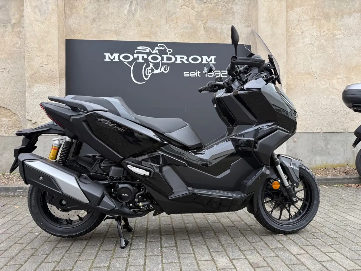 Honda ADV 350 inkl. Preisgarantie Negro - 1