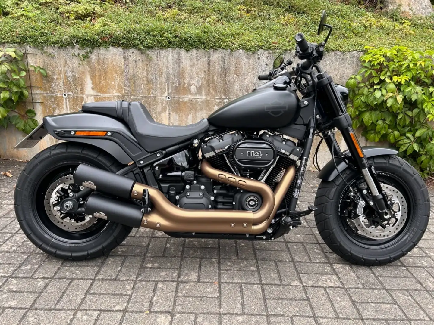 Harley-Davidson Fat Bob 114 FXFBS + Jekill&Hyde crna - 1