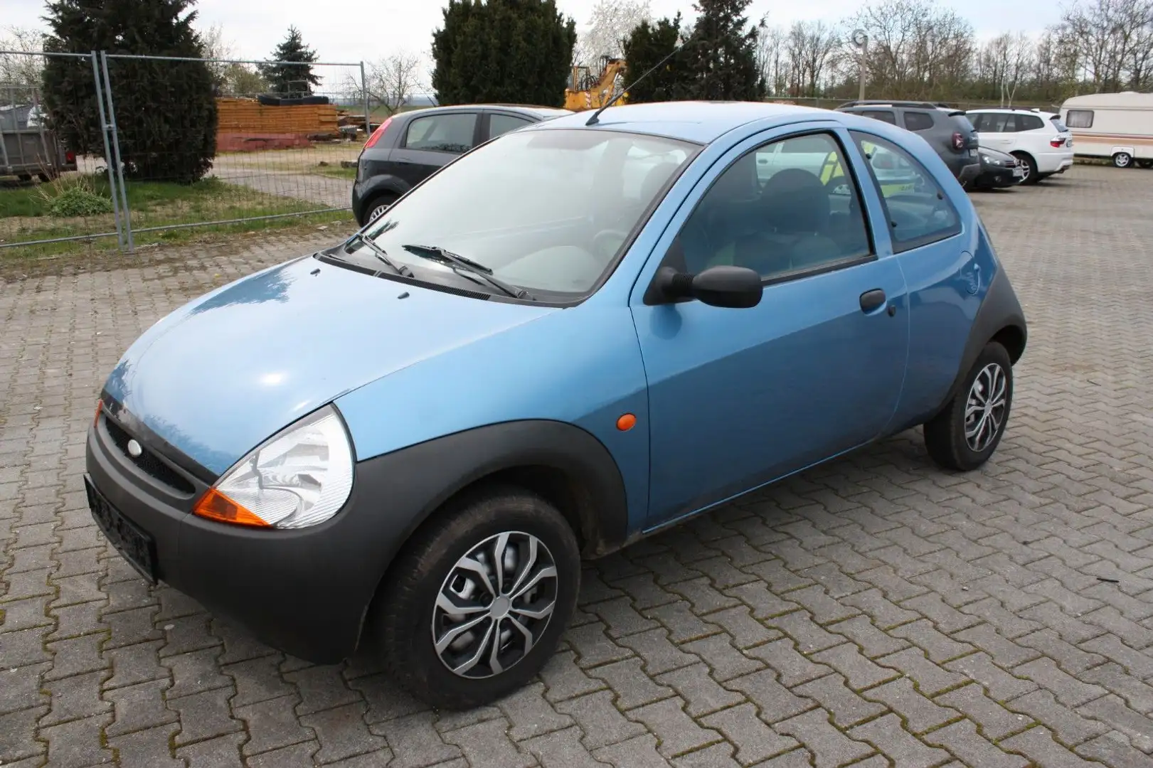 Ford Ka/Ka+ 1,3 44kW Futura Синій - 1