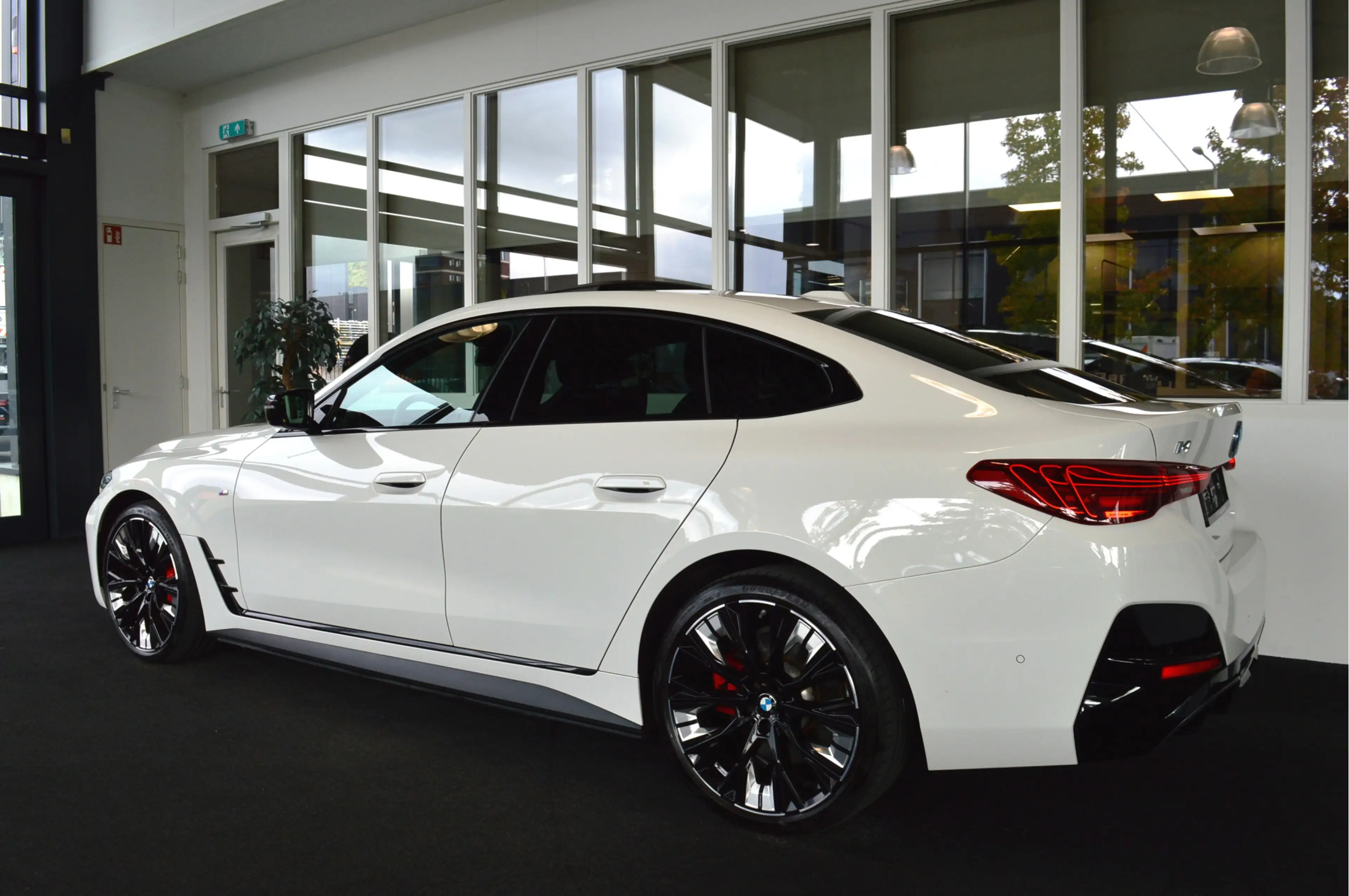 BMW i4 M50 xDrive M-Sport Pro | LCI (Facelift) Full Optio — photo 5