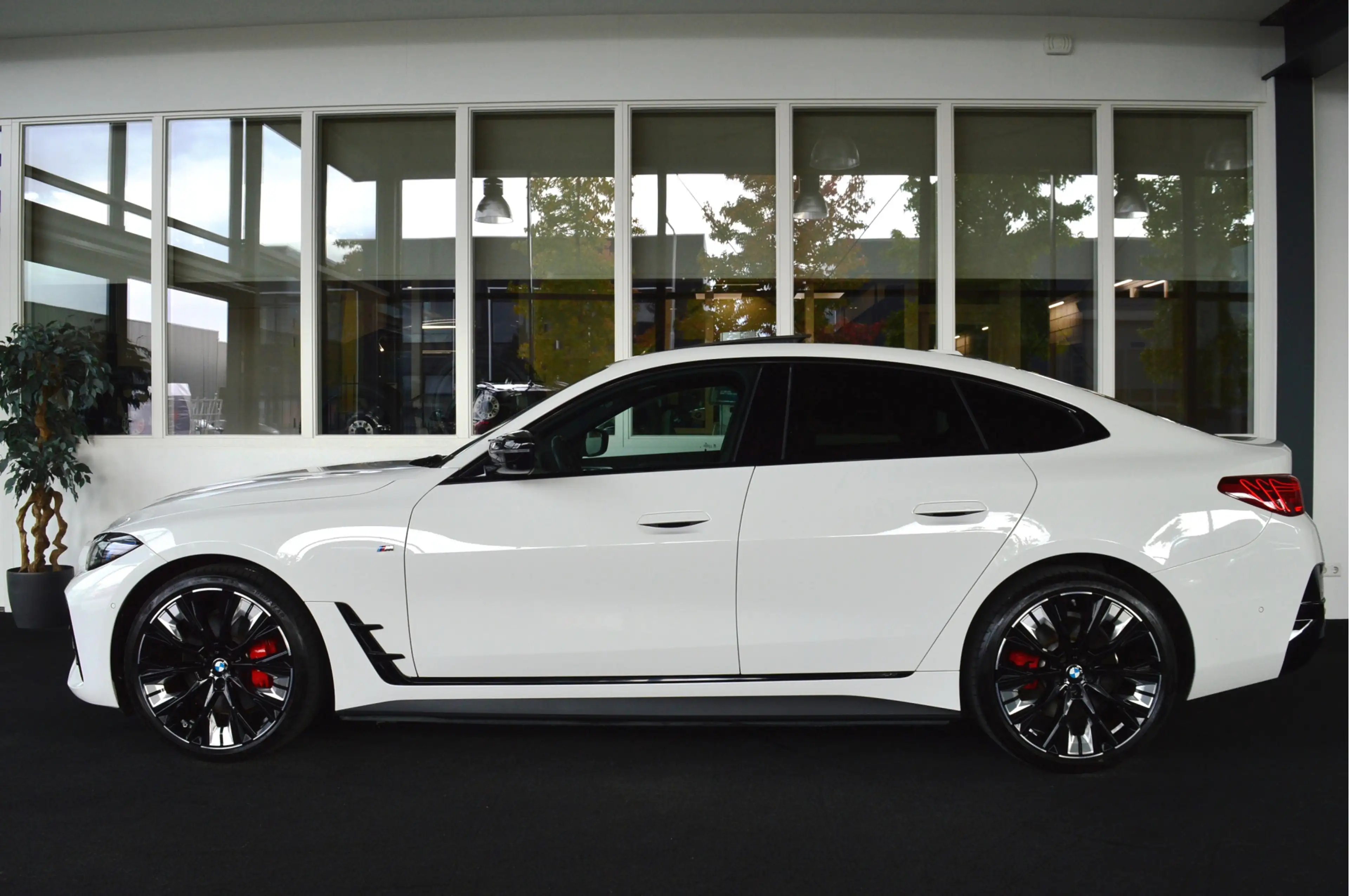 BMW i4 M50 xDrive M-Sport Pro | LCI (Facelift) Full Optio — photo 4