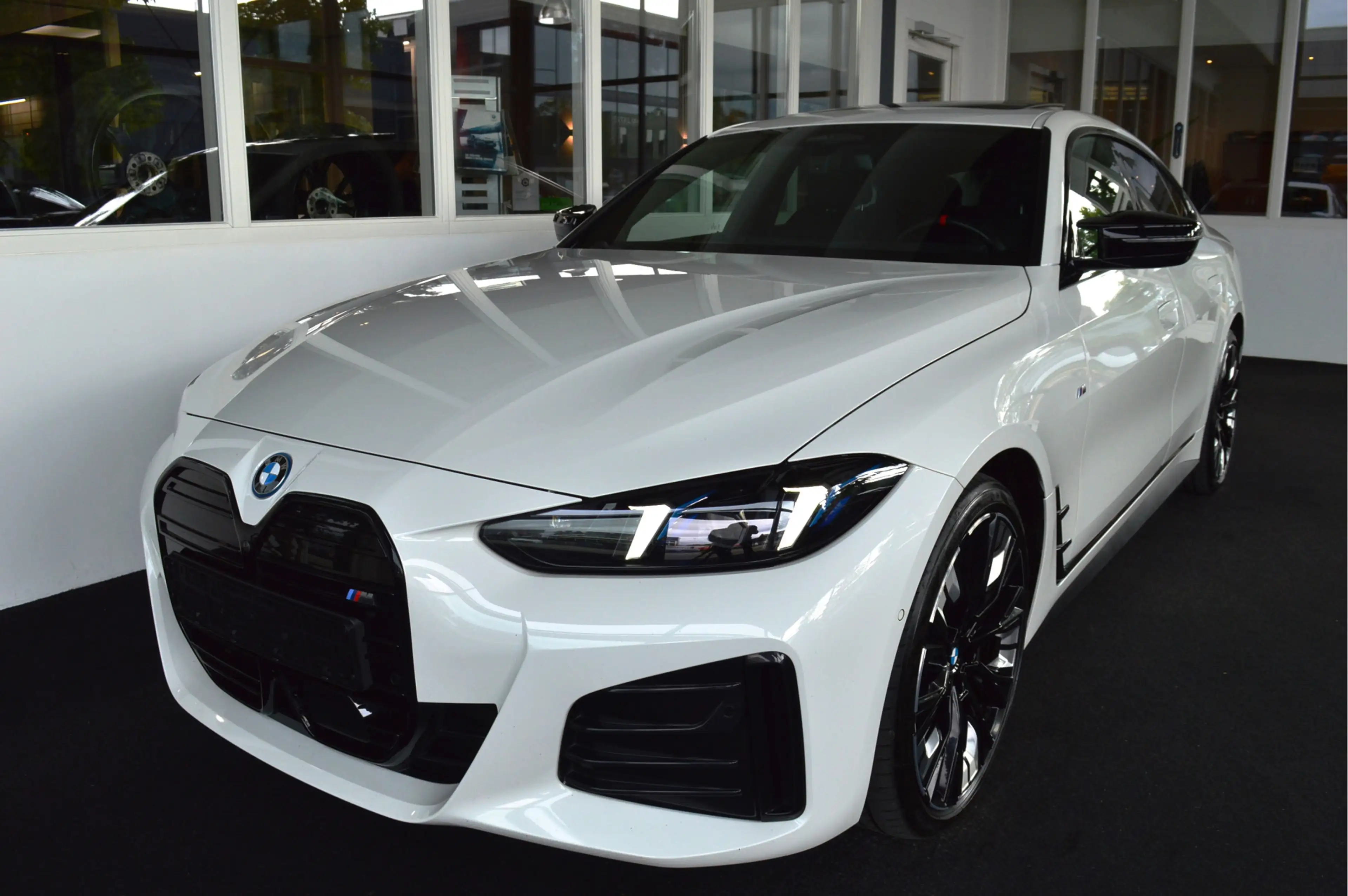 BMW i4 M50 xDrive M-Sport Pro | LCI (Facelift) Full Optio — photo 2
