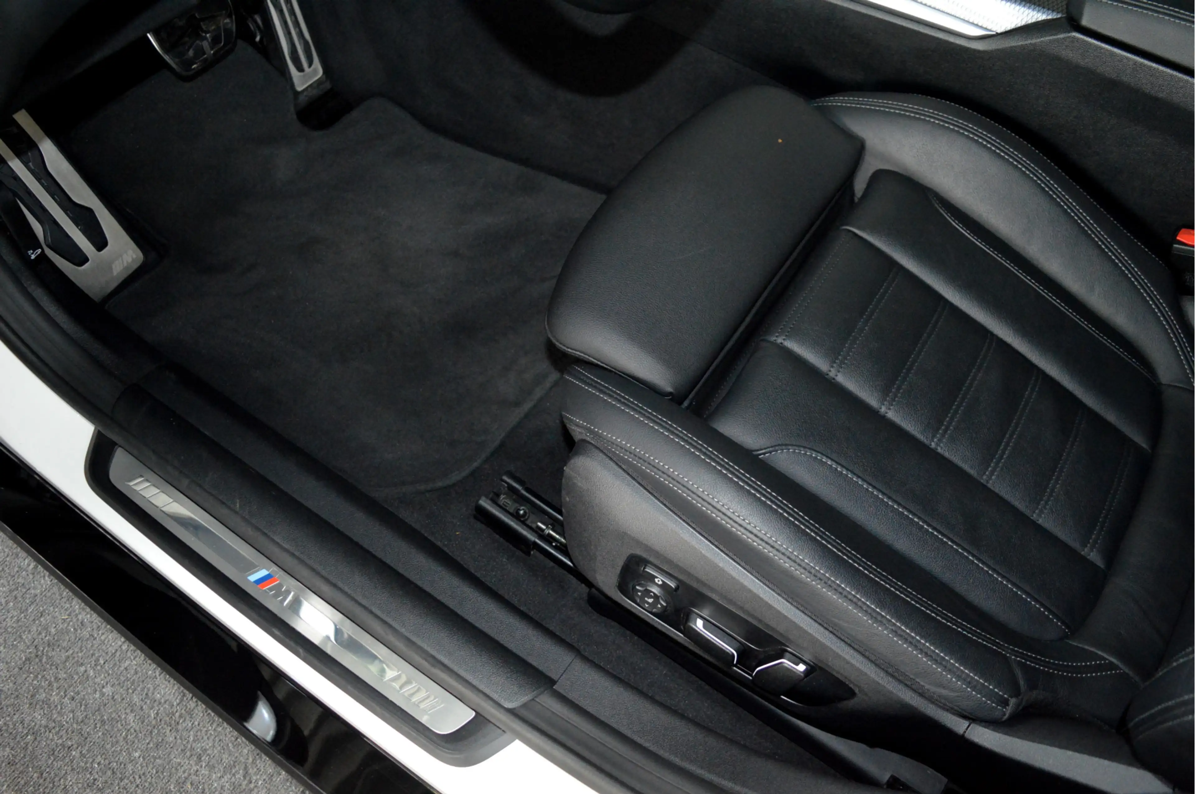 BMW i4 M50 xDrive M-Sport Pro | LCI (Facelift) Full Optio — photo 17