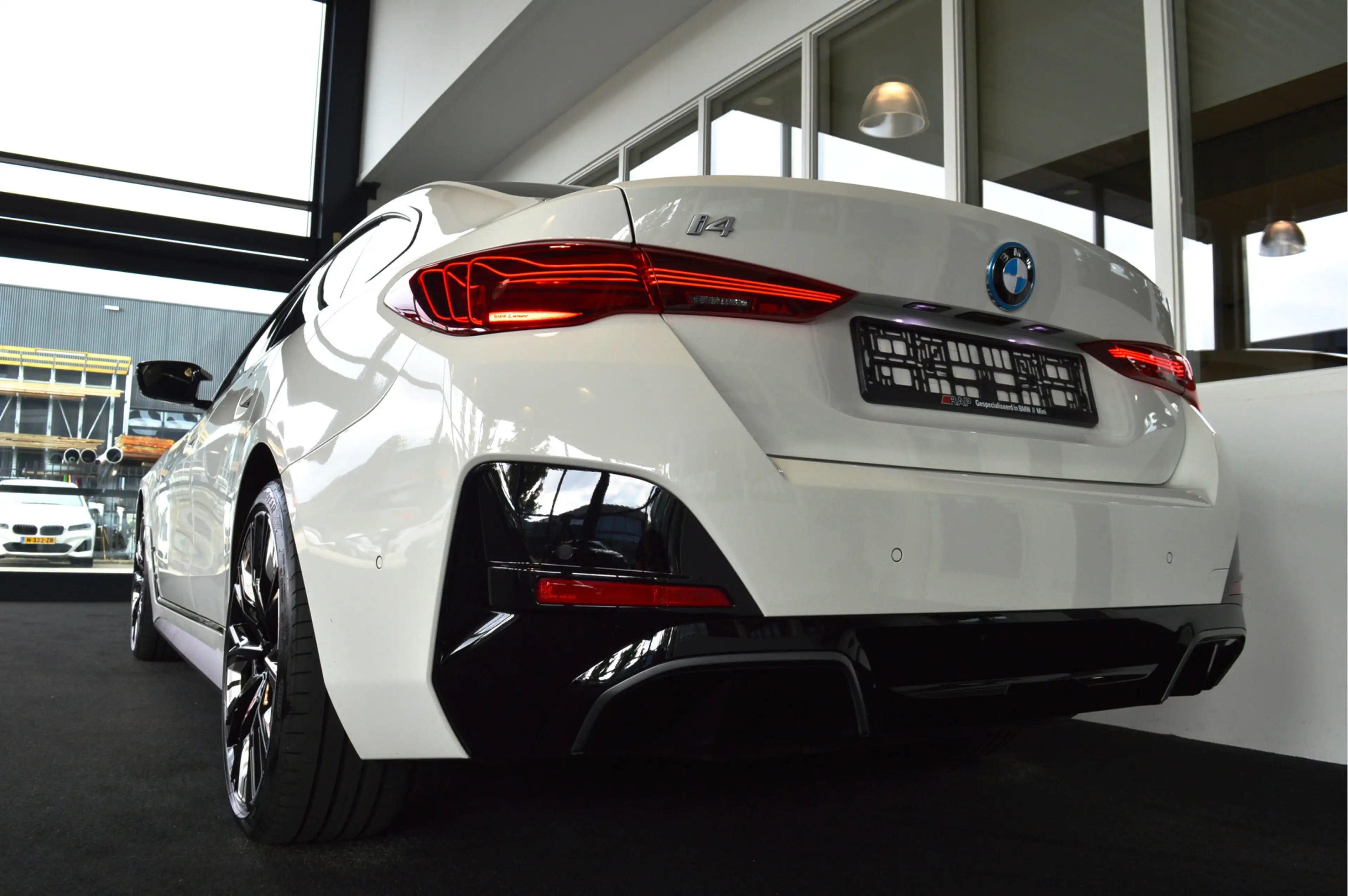 BMW i4 M50 xDrive M-Sport Pro | LCI (Facelift) Full Optio — photo 7