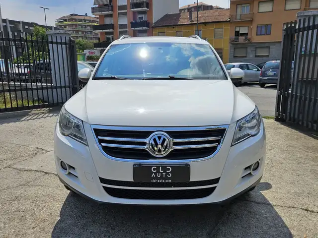 Volkswagen Tiguan view 2