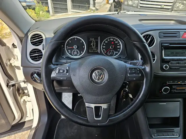 Volkswagen Tiguan view 15