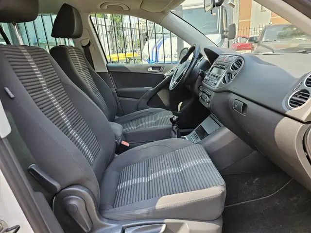 Volkswagen Tiguan view 12