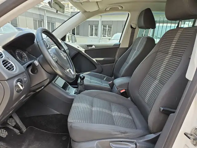 Volkswagen Tiguan view 8