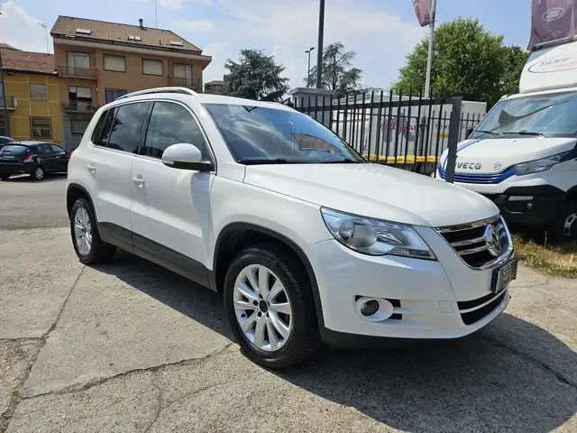 Volkswagen Tiguan view 3