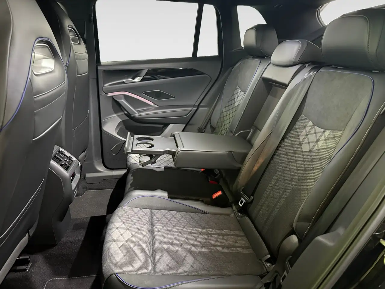 Volkswagen Tiguan 1.5 e-Hybrid DSG R-Line AHK LED Kamera, миниатюра 9