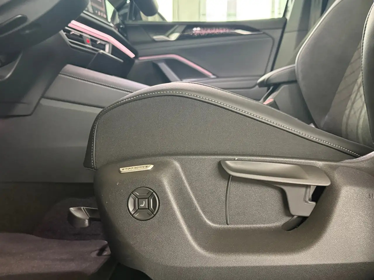 Volkswagen Tiguan 1.5 e-Hybrid DSG R-Line AHK LED Kamera, миниатюра 18