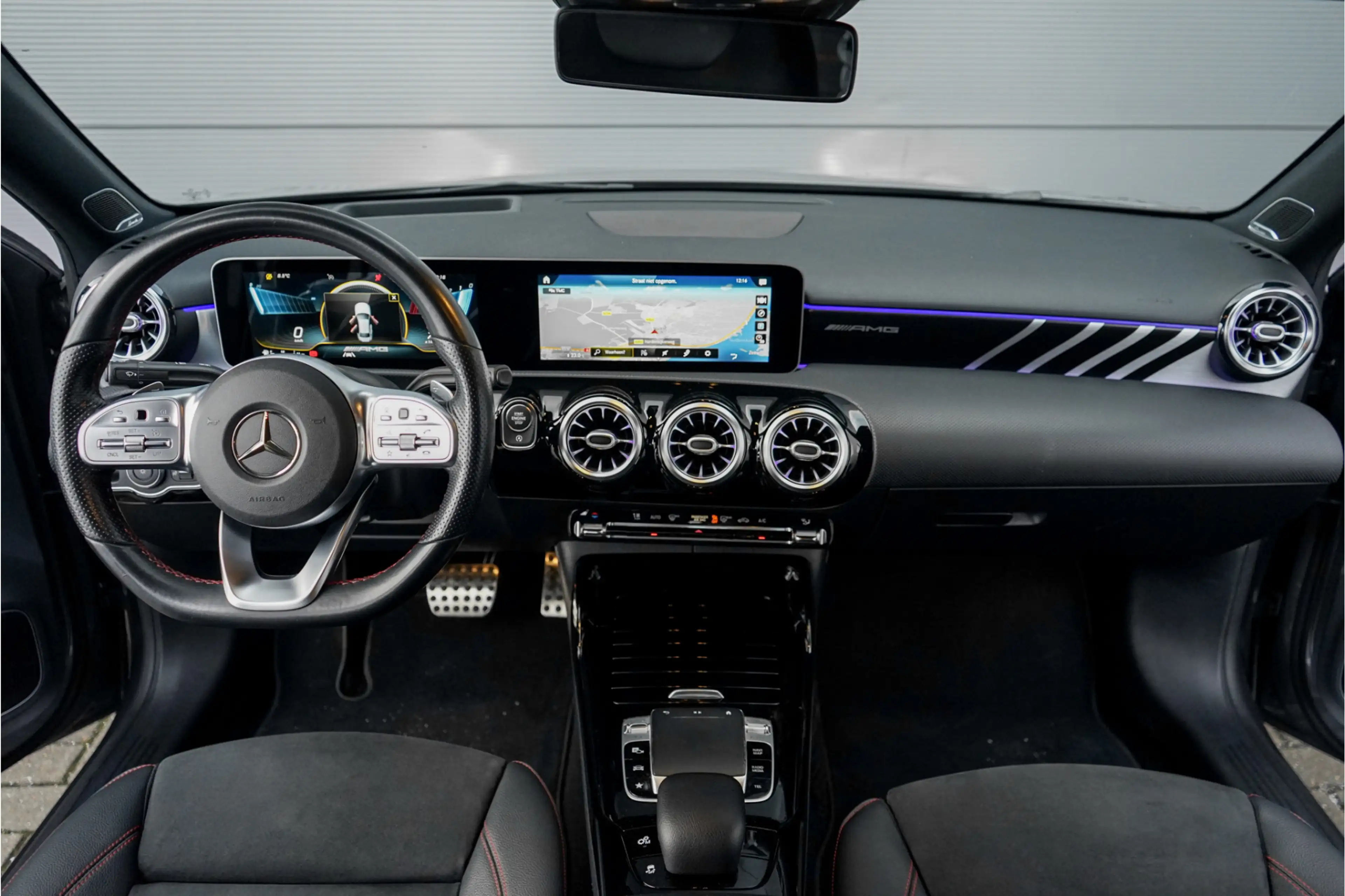 Mercedes-Benz A 35 AMG 4MATIC Limousine Night Burmester HUD Stoelverw — photo 2