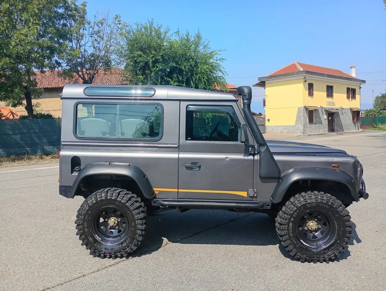 Land Rover Defender 90 2. TD5 SE 122ch - Révison complète - 4 Places - Carnet entretien