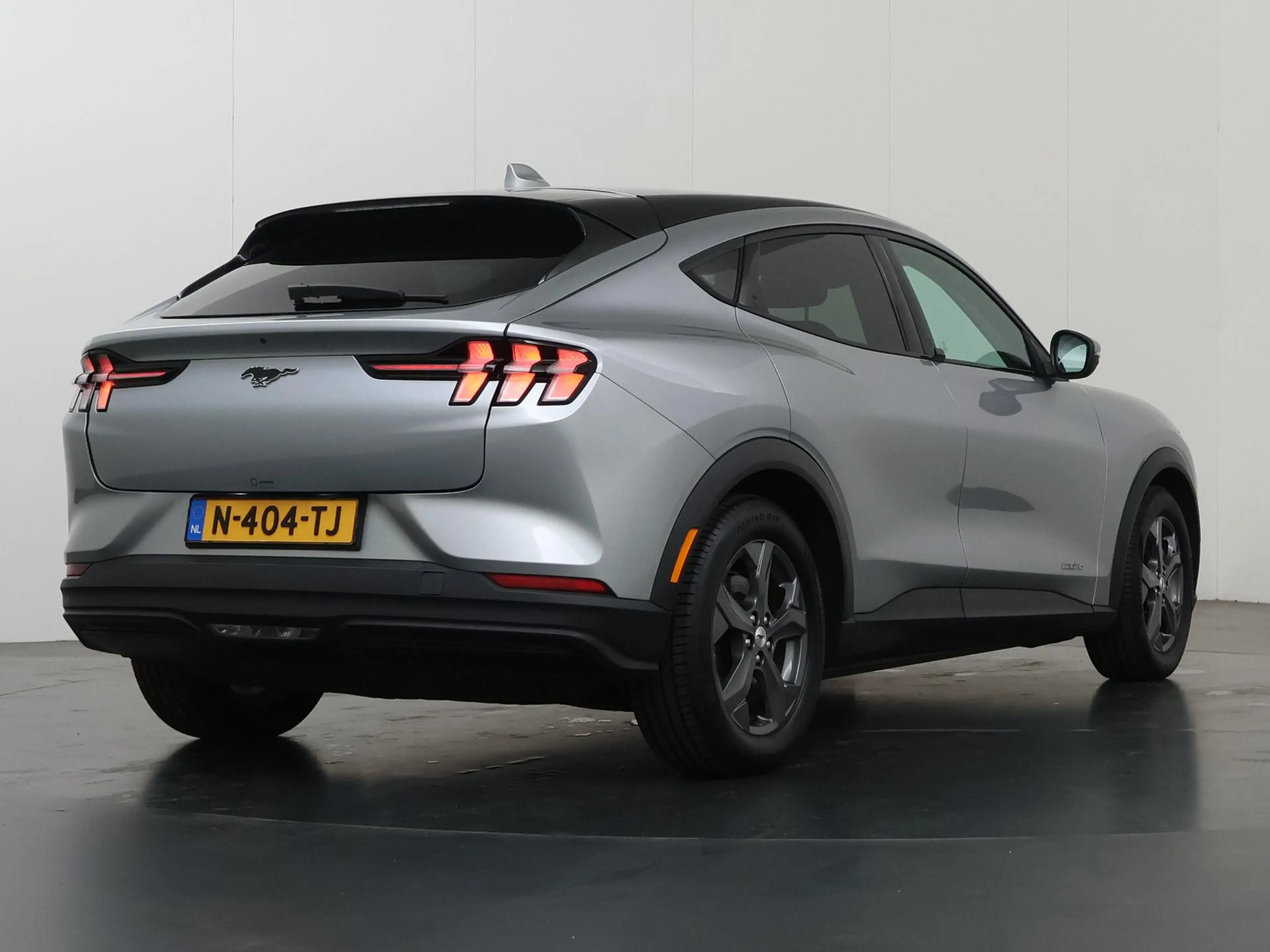 Ford Mustang Mach-E RWD 75 kWh SOH 92.8 | Winterpakket | Leder | Adapt — photo 2