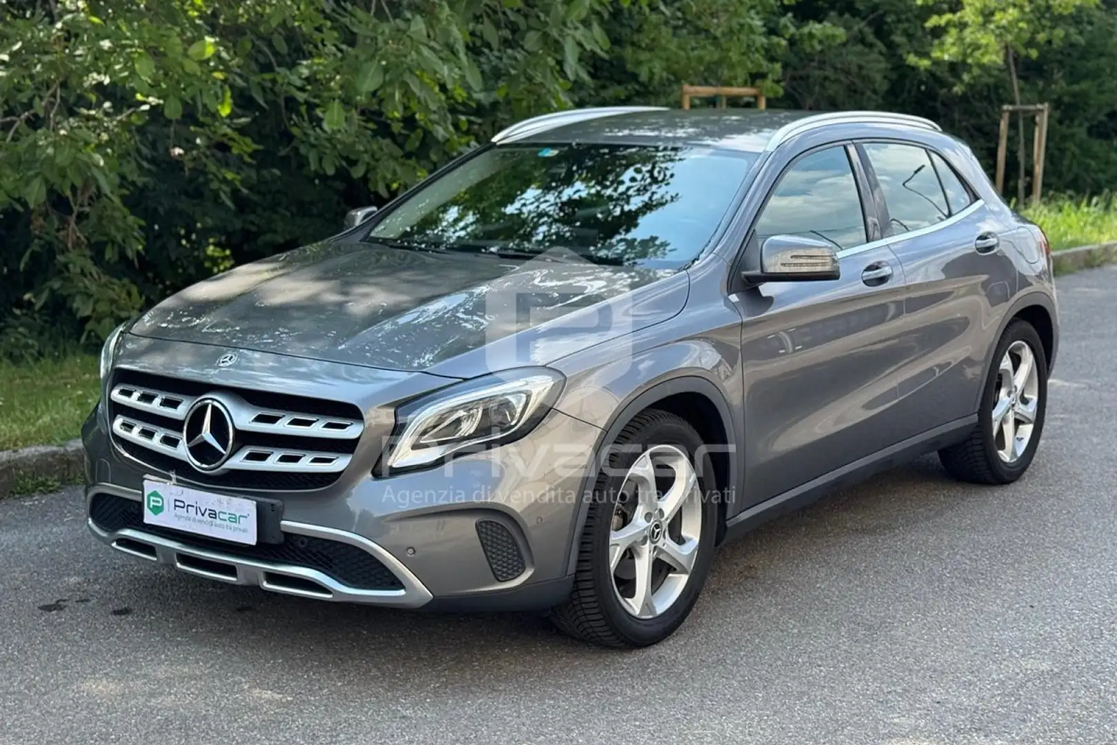 Mercedes-Benz GLA 180 GLA 180 Sport Argent - 1