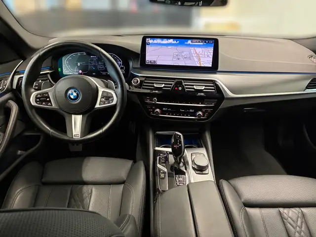 BMW 5 Series view 9