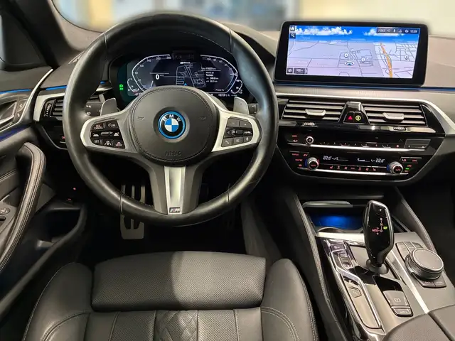 BMW 5 Series view 8