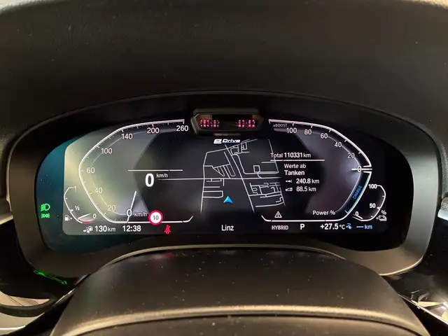 BMW 5 Series view 4