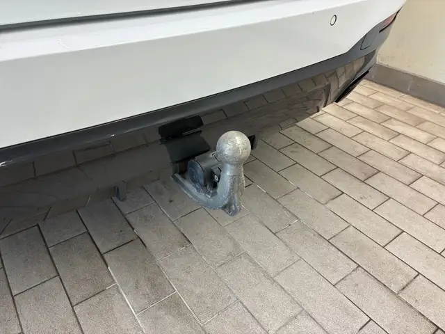 BMW 5 Series view 12