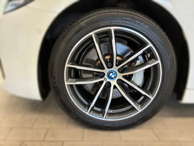 BMW 5 Series view 3