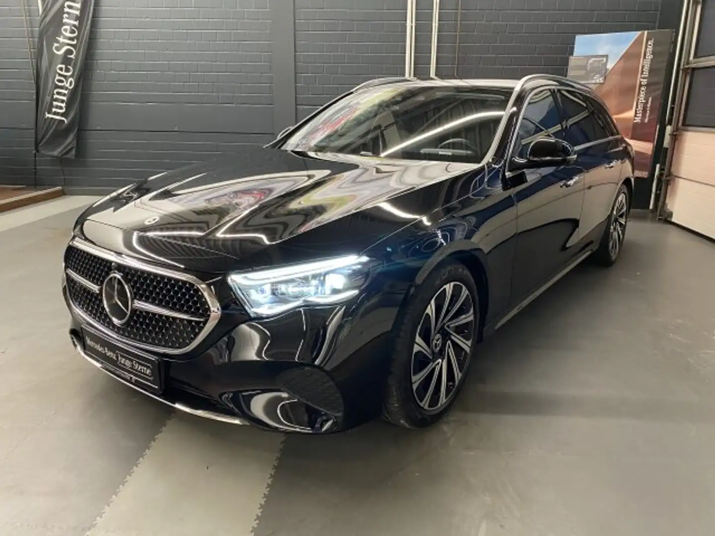 Mercedes-Benz E 300 E 300 e T Avantgarde LED Distr. 360° Memory AHK Noir - 2