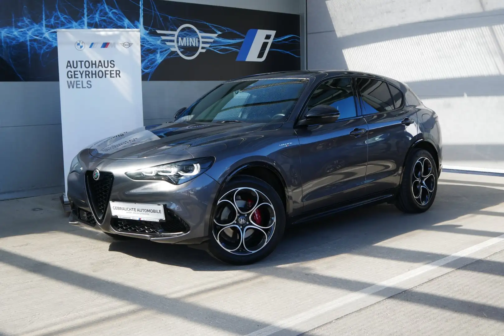 Alfa Romeo Stelvio Veloce 2,0 AWD *Veloce/Harman Kardon/ACC/Stauassistent/Memorysitz/Lenkradhzg.* Grau - 1