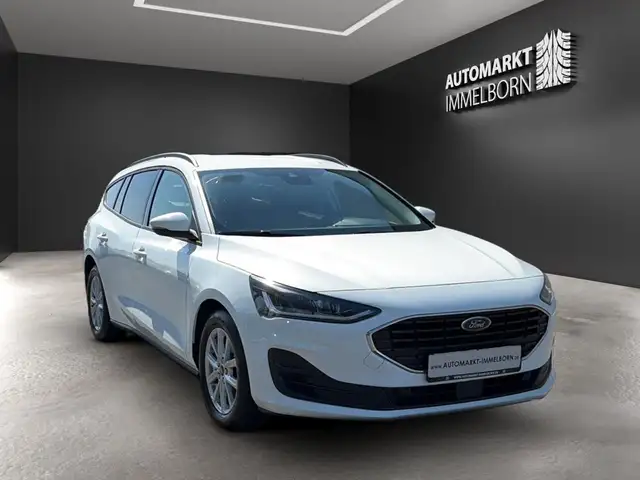 Ford Focus view 2