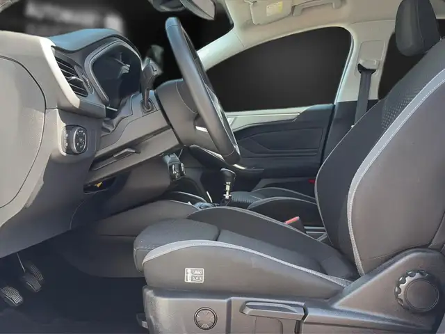 Ford Focus view 14