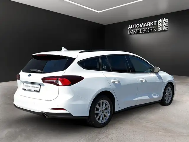 Ford Focus view 8
