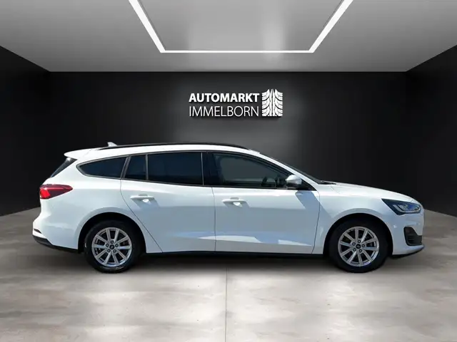 Ford Focus view 11