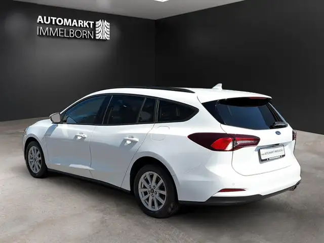 Ford Focus view 6