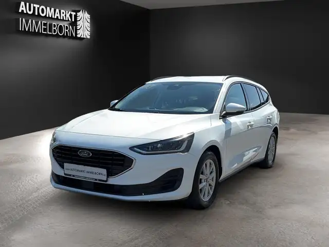 Ford Focus view 3
