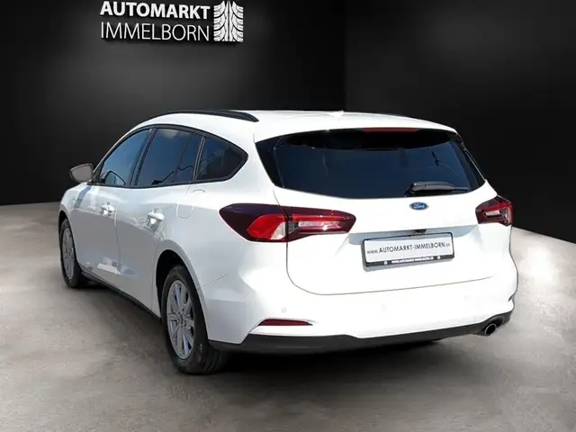 Ford Focus view 5
