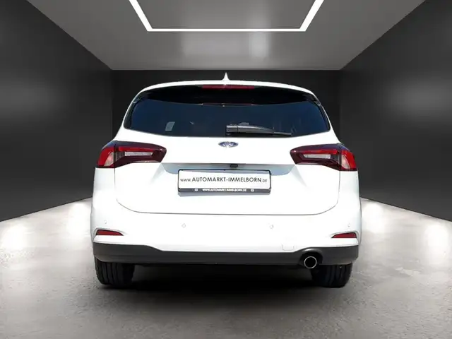 Ford Focus view 10