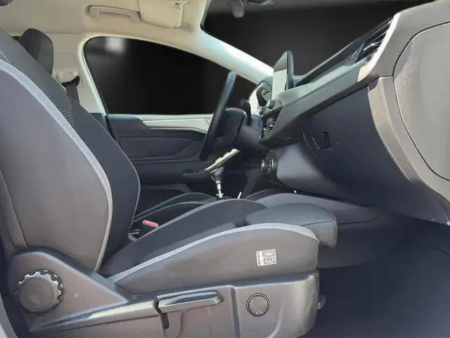 Ford Focus view 15