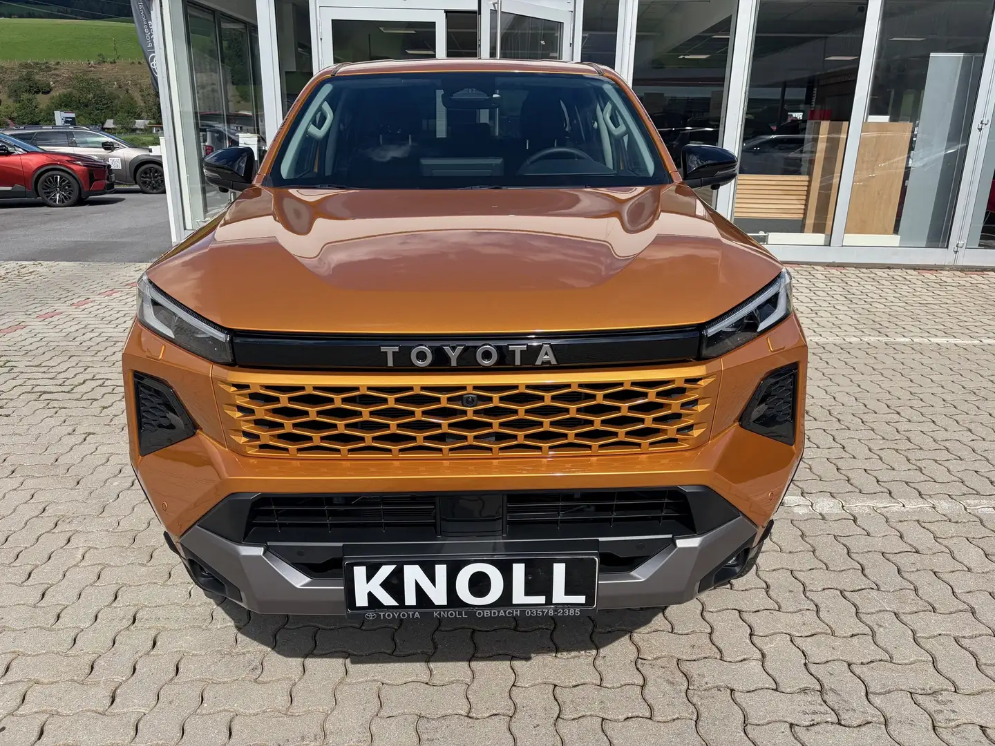 Toyota Hilux Double Cab 2.8 D-4D MHEV 150 kW 4×4 Invincible Gelb - 2
