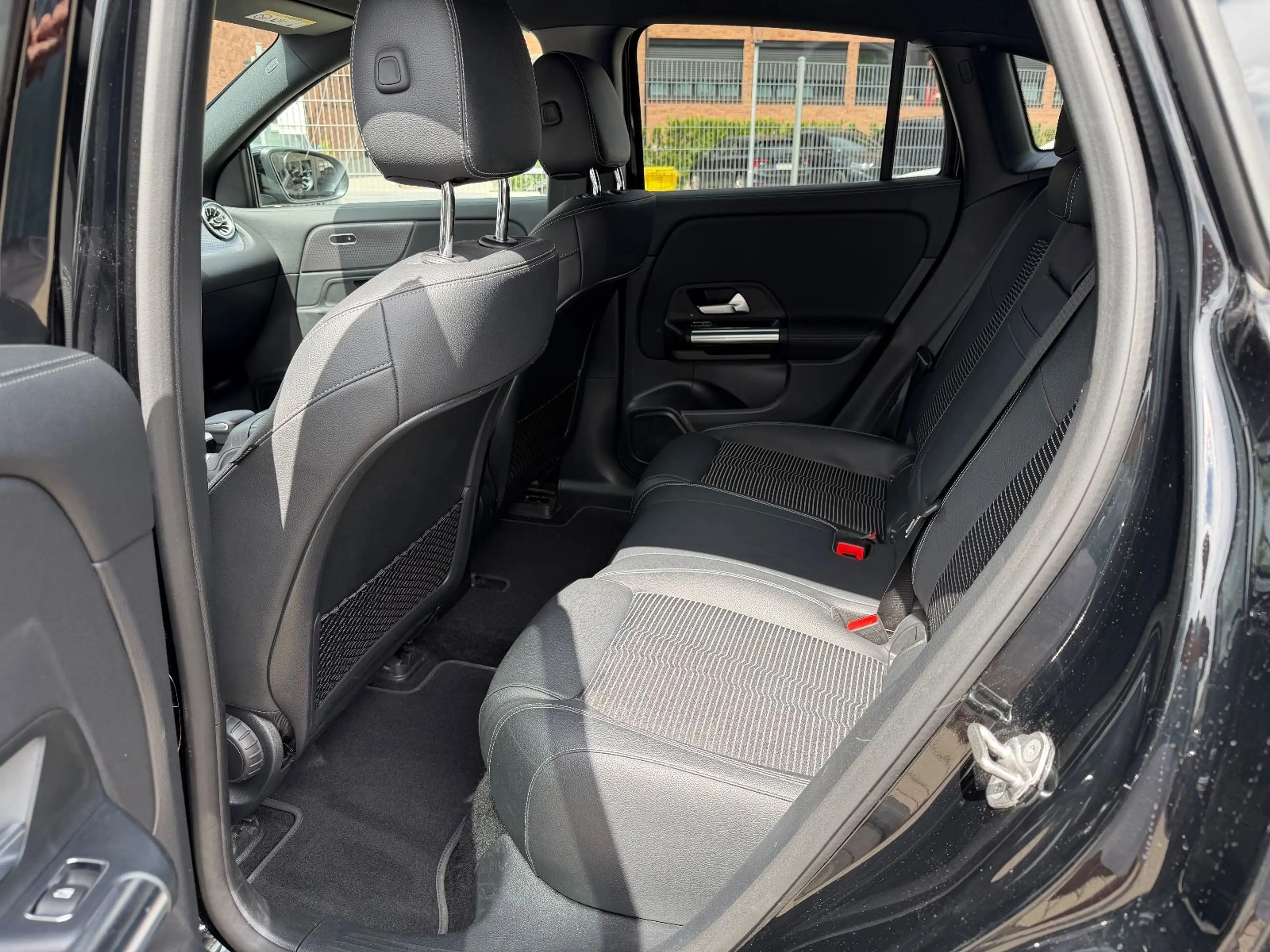 Mercedes-Benz EQA 250 MBUX*Ambi*Navi*Rcam — photo 11