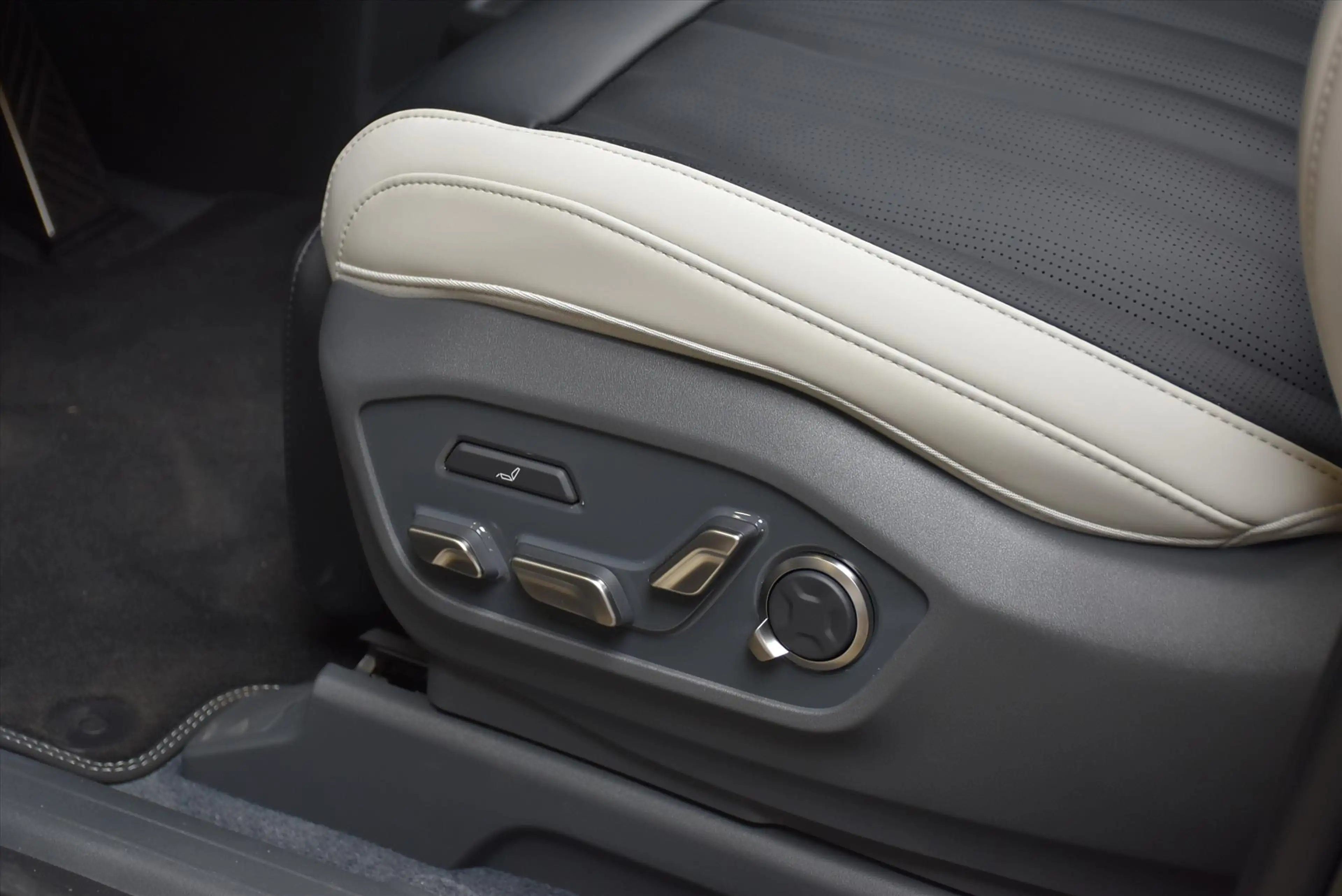 Kia EV9 99,8kWh 384pk AWD Dual Motor GT-Line |7-zits — photo 11
