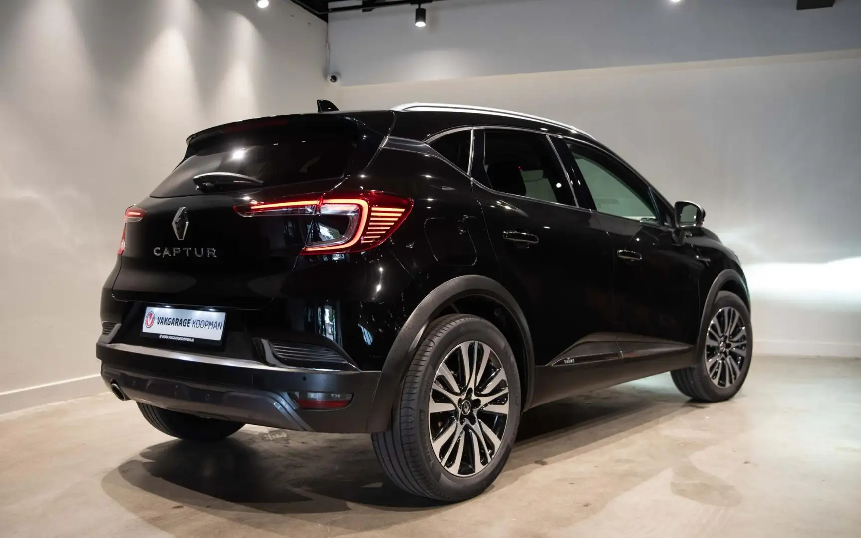Renault Captur 1.3 TCe Initiale Paris Schwarz - 2