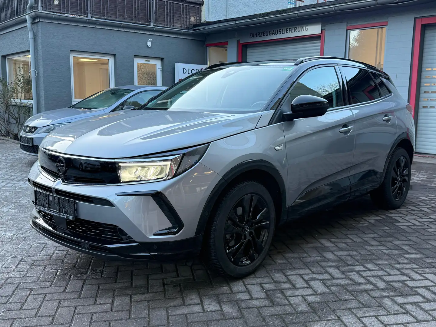 Opel Grandland 1.2L Aut. GS-Line LED+NAV+SHZ+KAM+DAB+ Gris - 2