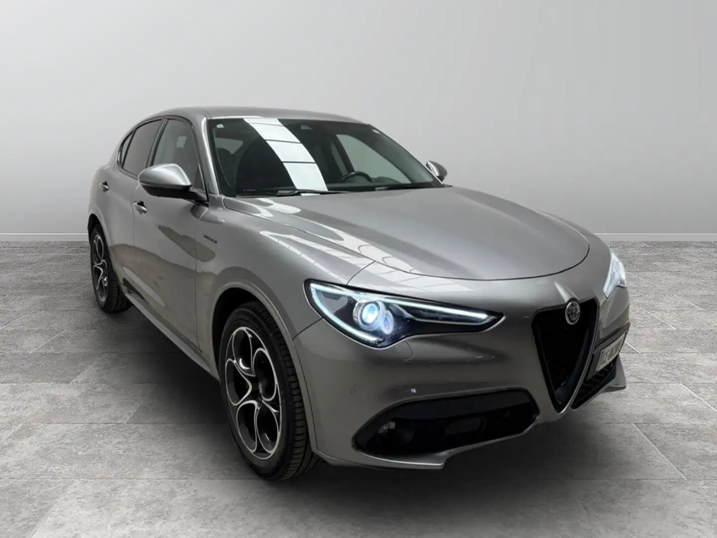 Alfa Romeo Stelvio 2.2 Turbo Lusso Grau - 1