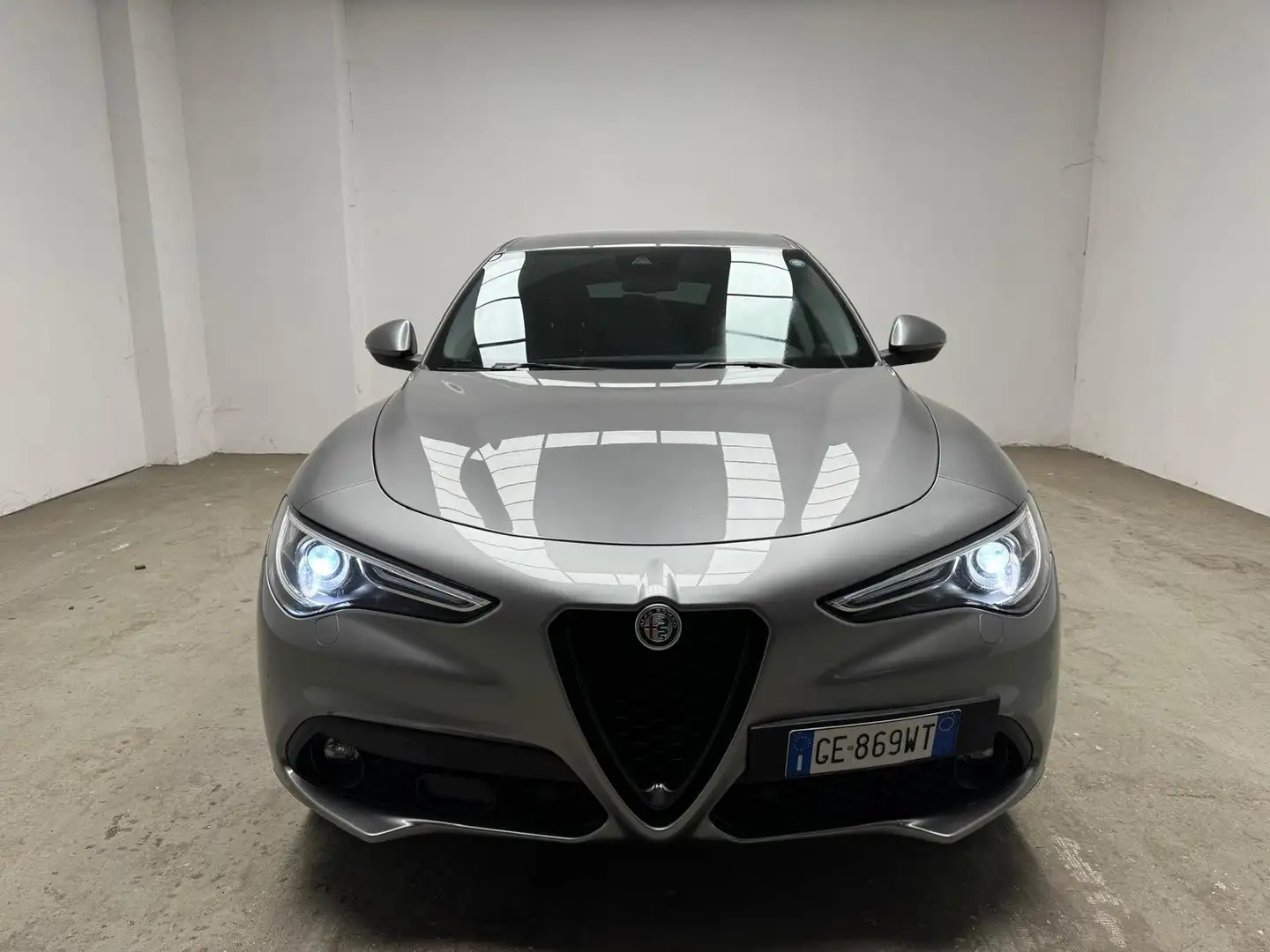 Alfa Romeo Stelvio 2.2 Turbo Lusso Grijs - 2